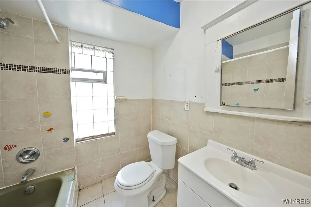 92 Wakefield Avenue, Buffalo, New York 14214, Buffalo, New York 14214, 6 Bedrooms Bedrooms, ,2 BathroomsBathrooms,Residential,For Sale,92 Wakefield Avenue, Buffalo, New York 14214,B1627876