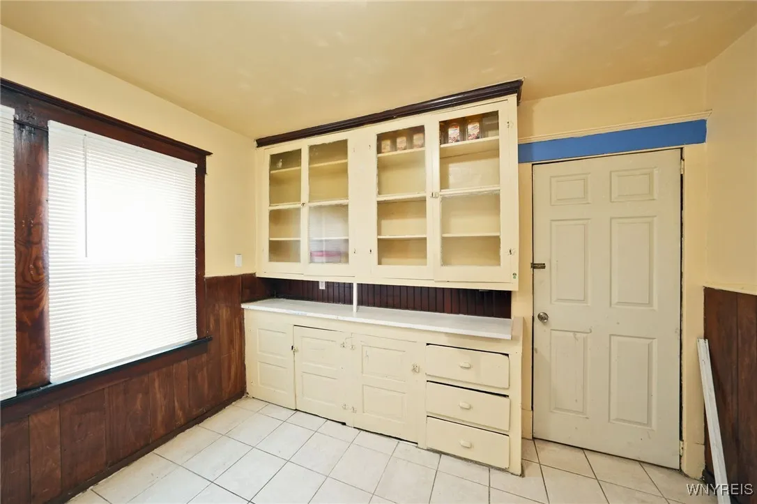 92 Wakefield Avenue, Buffalo, New York 14214, Buffalo, New York 14214, 6 Bedrooms Bedrooms, ,2 BathroomsBathrooms,Residential,For Sale,92 Wakefield Avenue, Buffalo, New York 14214,B1627876