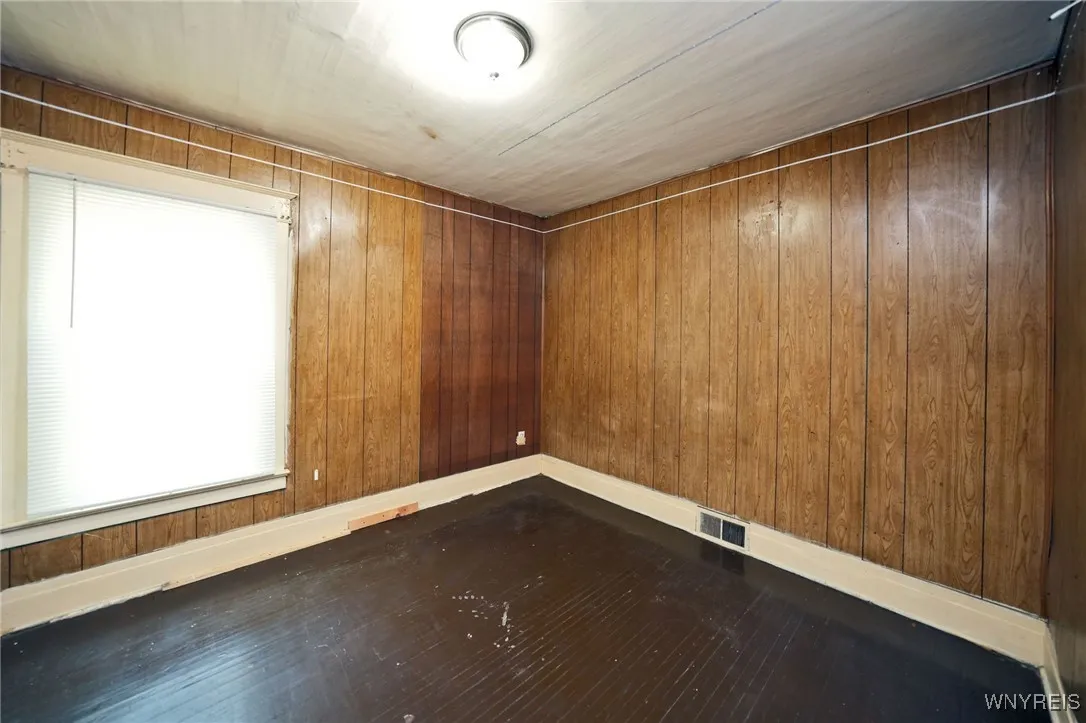 92 Wakefield Avenue, Buffalo, New York 14214, Buffalo, New York 14214, 6 Bedrooms Bedrooms, ,2 BathroomsBathrooms,Residential,For Sale,92 Wakefield Avenue, Buffalo, New York 14214,B1627876