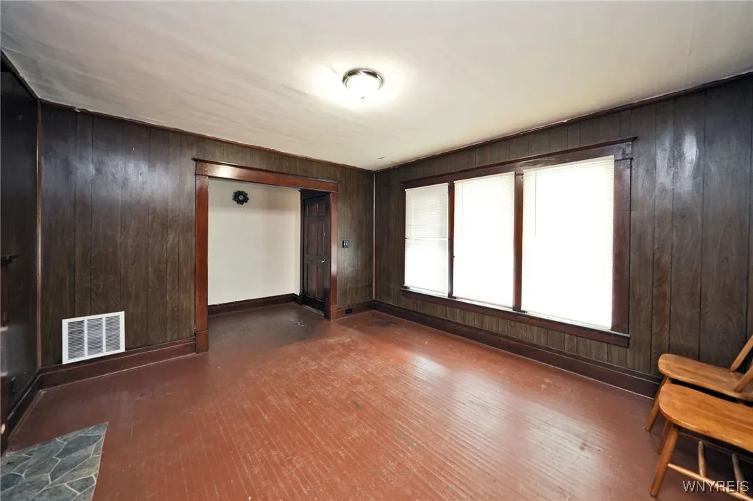 92 Wakefield Avenue, Buffalo, New York 14214, Buffalo, New York 14214, 6 Bedrooms Bedrooms, ,2 BathroomsBathrooms,Residential,For Sale,92 Wakefield Avenue, Buffalo, New York 14214,B1627876