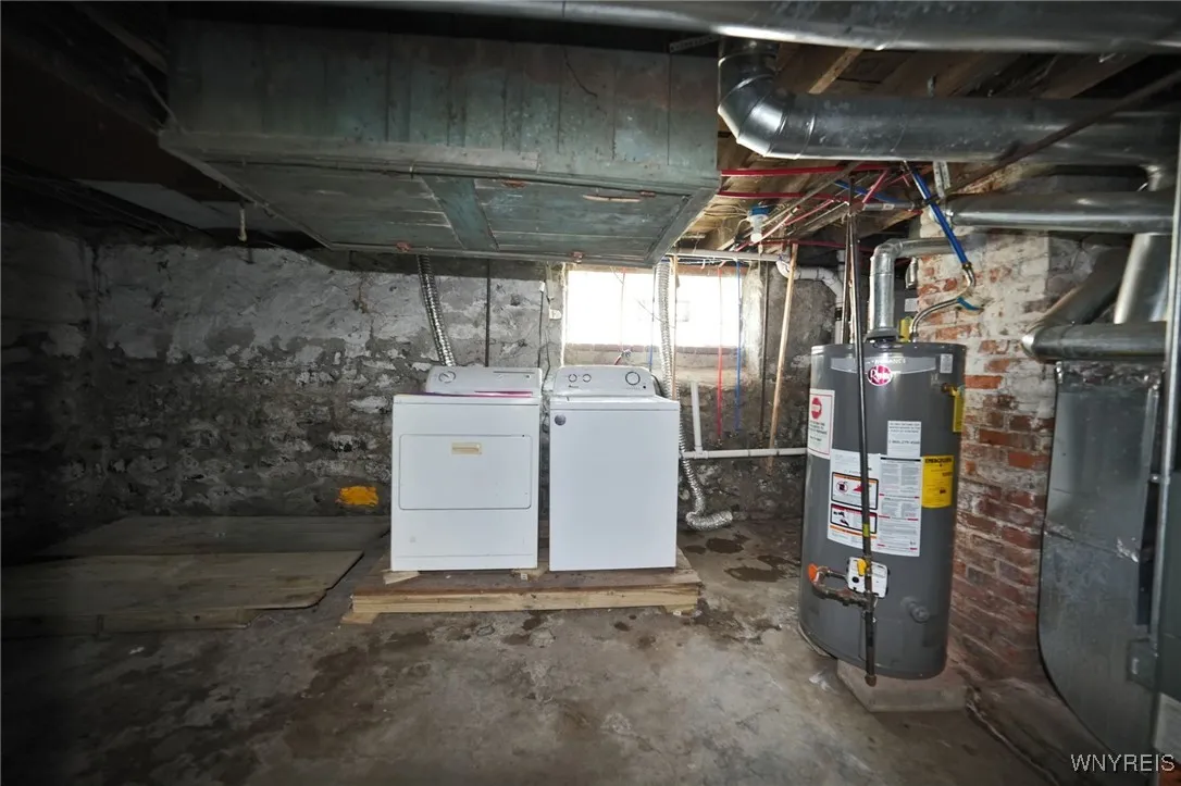 92 Wakefield Avenue, Buffalo, New York 14214, Buffalo, New York 14214, 6 Bedrooms Bedrooms, ,2 BathroomsBathrooms,Residential,For Sale,92 Wakefield Avenue, Buffalo, New York 14214,B1627876