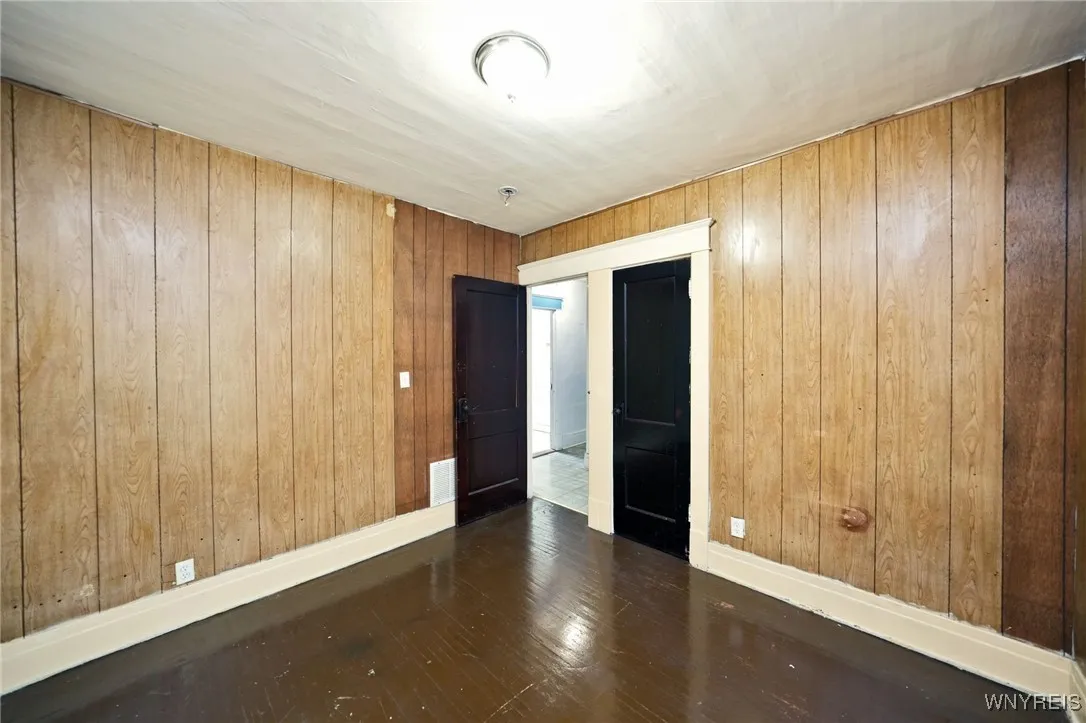 92 Wakefield Avenue, Buffalo, New York 14214, Buffalo, New York 14214, 6 Bedrooms Bedrooms, ,2 BathroomsBathrooms,Residential,For Sale,92 Wakefield Avenue, Buffalo, New York 14214,B1627876