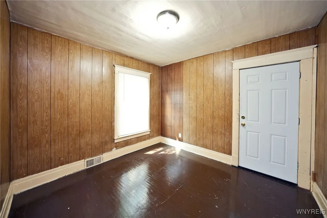 92 Wakefield Avenue, Buffalo, New York 14214, Buffalo, New York 14214, 6 Bedrooms Bedrooms, ,2 BathroomsBathrooms,Residential,For Sale,92 Wakefield Avenue, Buffalo, New York 14214,B1627876