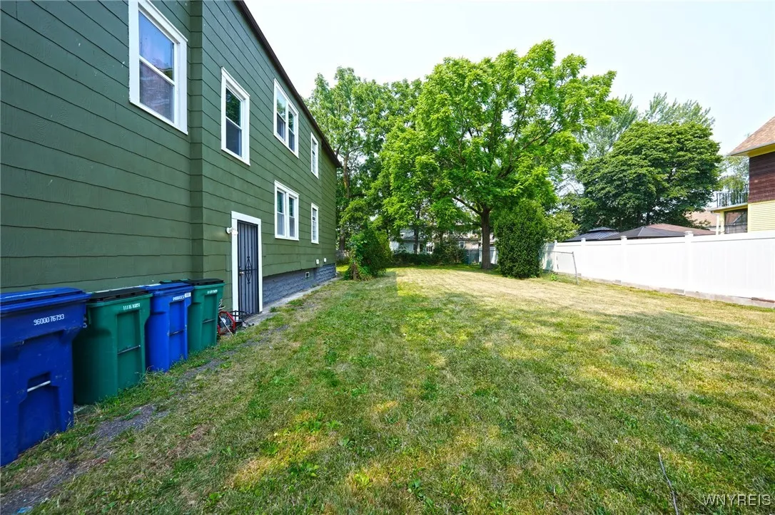 92 Wakefield Avenue, Buffalo, New York 14214, Buffalo, New York 14214, 6 Bedrooms Bedrooms, ,2 BathroomsBathrooms,Residential,For Sale,92 Wakefield Avenue, Buffalo, New York 14214,B1627876