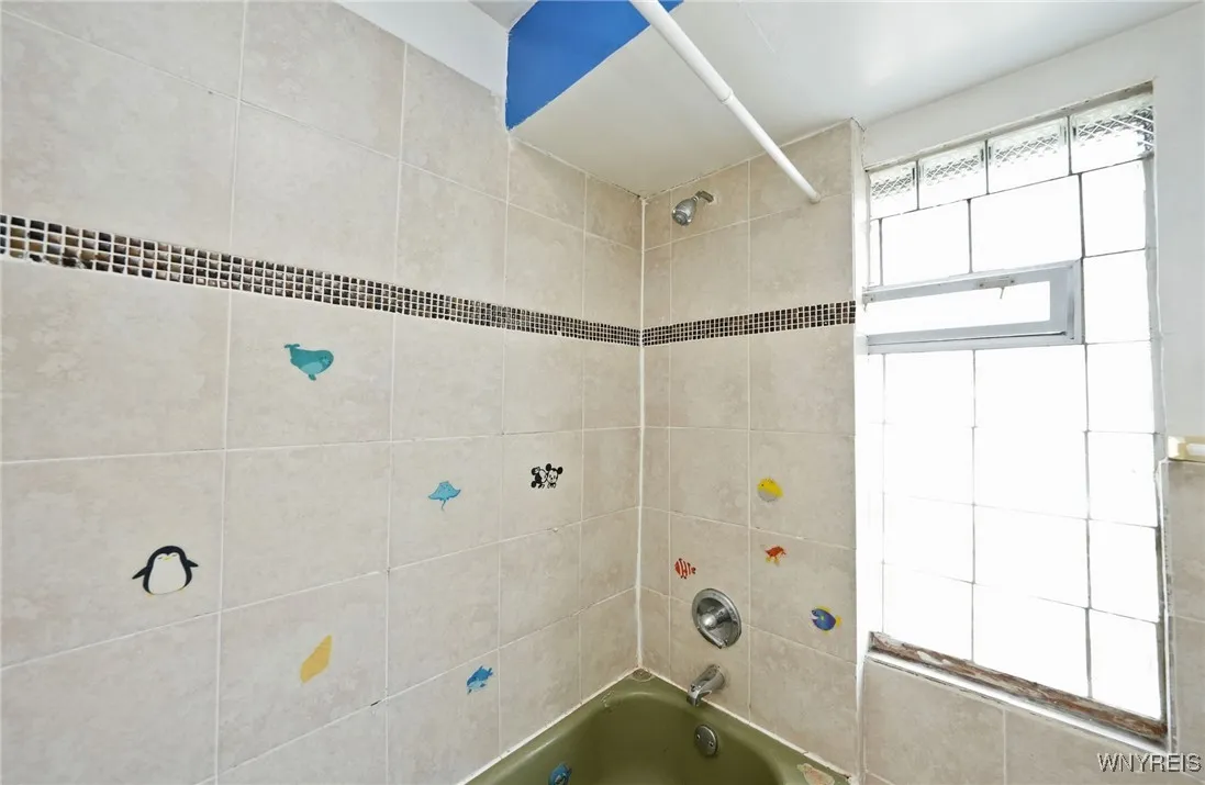 92 Wakefield Avenue, Buffalo, New York 14214, Buffalo, New York 14214, 6 Bedrooms Bedrooms, ,2 BathroomsBathrooms,Residential,For Sale,92 Wakefield Avenue, Buffalo, New York 14214,B1627876