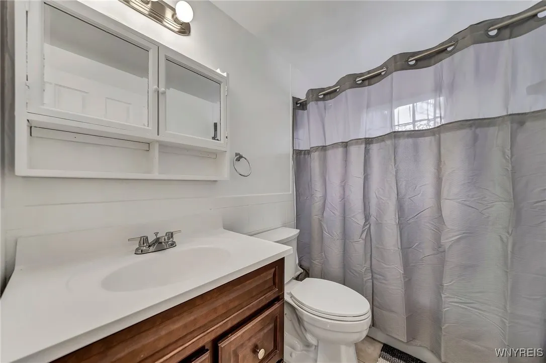 206 Wrexham Court North, Tonawanda, New York 14150, Tonawanda, New York 14150, 4 Bedrooms Bedrooms, 7 Rooms Rooms,1 BathroomBathrooms,Residential Lease,For Rent,206 Wrexham Court North, Tonawanda, New York 14150,B1622441