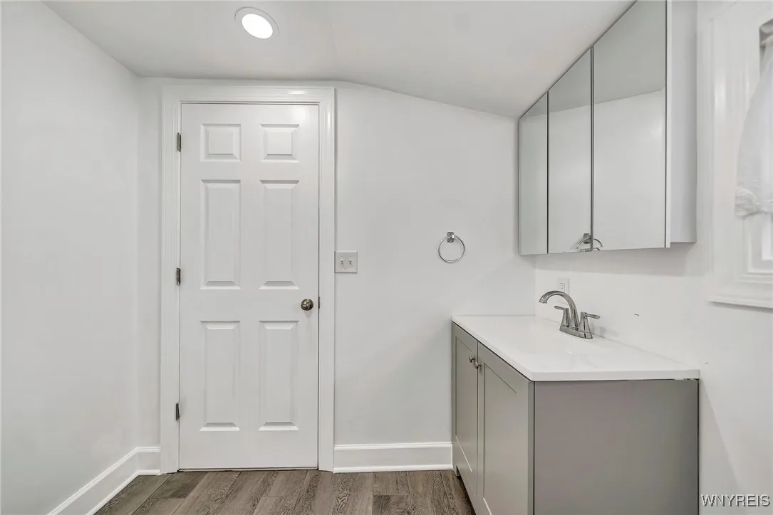206 Wrexham Court North, Tonawanda, New York 14150, Tonawanda, New York 14150, 4 Bedrooms Bedrooms, 7 Rooms Rooms,1 BathroomBathrooms,Residential Lease,For Rent,206 Wrexham Court North, Tonawanda, New York 14150,B1622441