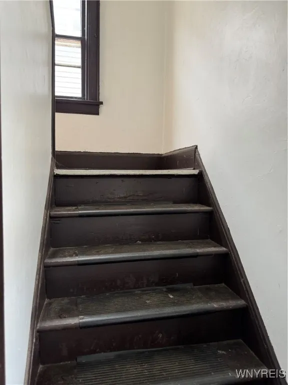39 Kimmel Avenue, Buffalo, New York 14220, Buffalo, New York 14220, 6 Bedrooms Bedrooms, ,2 BathroomsBathrooms,Residential,For Sale,39 Kimmel Avenue, Buffalo, New York 14220,B1628245
