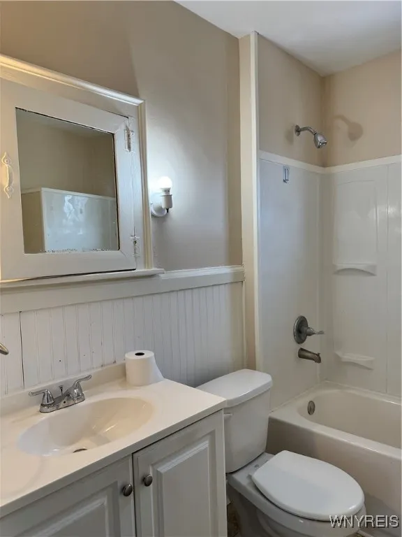 39 Kimmel Avenue, Buffalo, New York 14220, Buffalo, New York 14220, 6 Bedrooms Bedrooms, ,2 BathroomsBathrooms,Residential,For Sale,39 Kimmel Avenue, Buffalo, New York 14220,B1628245