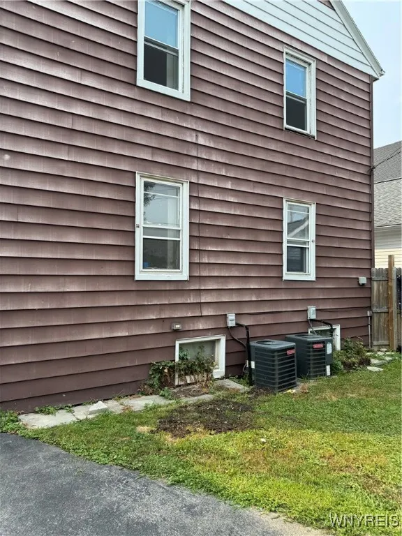 39 Kimmel Avenue, Buffalo, New York 14220, Buffalo, New York 14220, 6 Bedrooms Bedrooms, ,2 BathroomsBathrooms,Residential,For Sale,39 Kimmel Avenue, Buffalo, New York 14220,B1628245