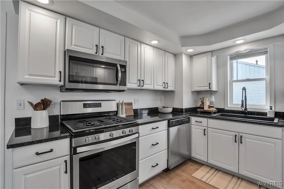 290 Seneca Place, Lancaster, New York 14086, Lancaster, New York 14086, 3 Bedrooms Bedrooms, 5 Rooms Rooms,1 BathroomBathrooms,Residential,Closed,290 Seneca Place, Lancaster, New York 14086,0,B1628061