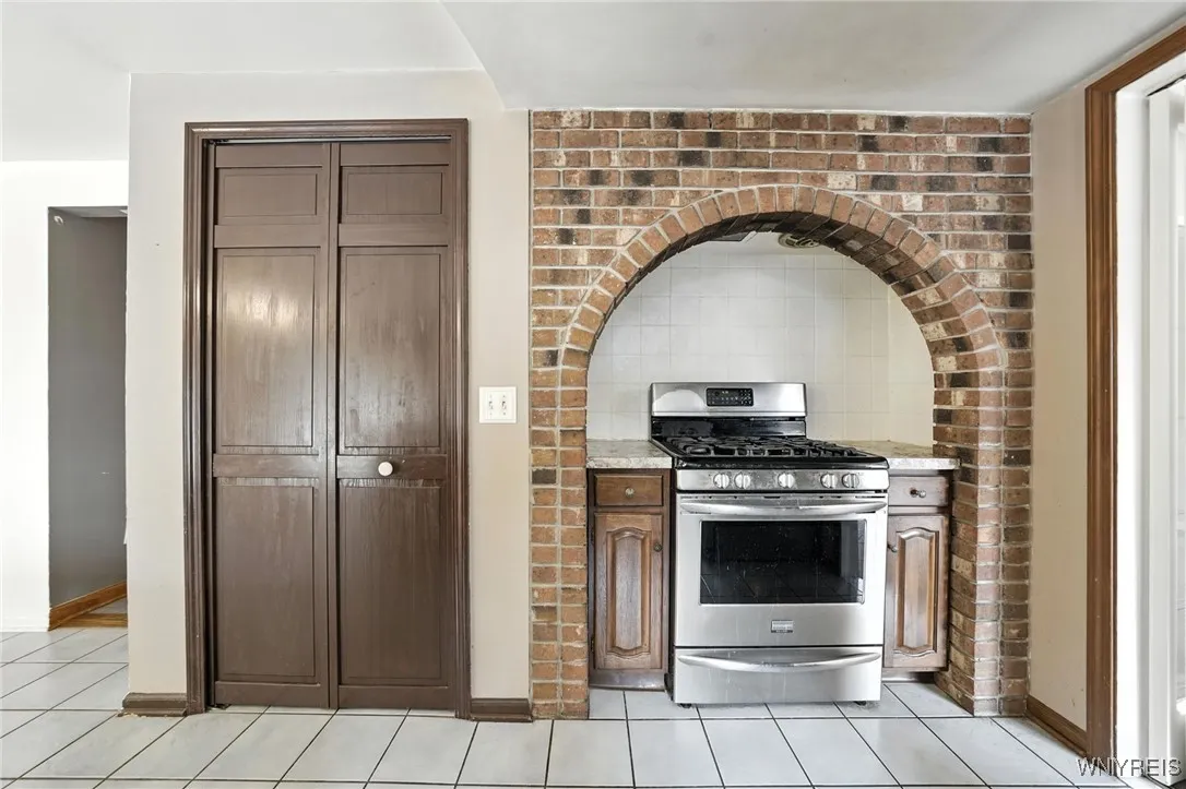 29 Brush Creek Road, Amherst, New York 14221, Amherst, New York 14221, 4 Bedrooms Bedrooms, 8 Rooms Rooms,2 BathroomsBathrooms,Residential,Closed,29 Brush Creek Road, Amherst, New York 14221,0,B1627653