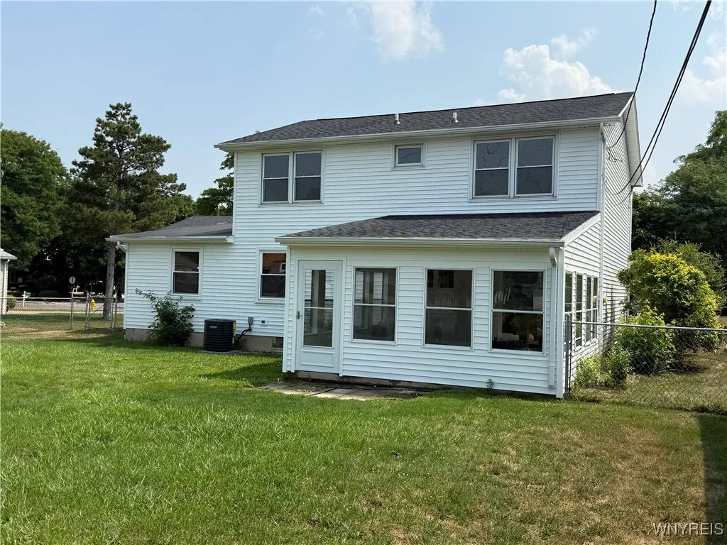 161 Sundown, Amherst, New York 14221, Amherst, New York 14221, 4 Bedrooms Bedrooms, 10 Rooms Rooms,1 BathroomBathrooms,Residential Lease,For Rent,161 Sundown, Amherst, New York 14221,B1628321