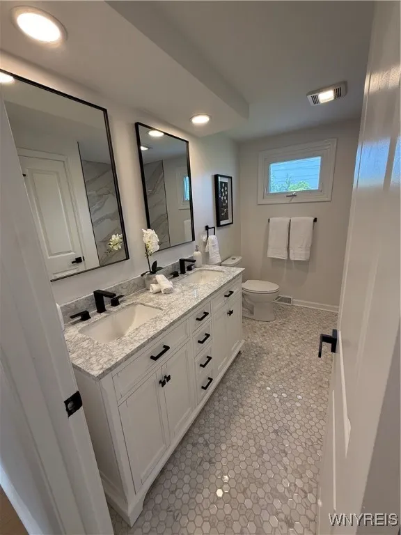 161 Sundown, Amherst, New York 14221, Amherst, New York 14221, 4 Bedrooms Bedrooms, 10 Rooms Rooms,1 BathroomBathrooms,Residential Lease,For Rent,161 Sundown, Amherst, New York 14221,B1628321