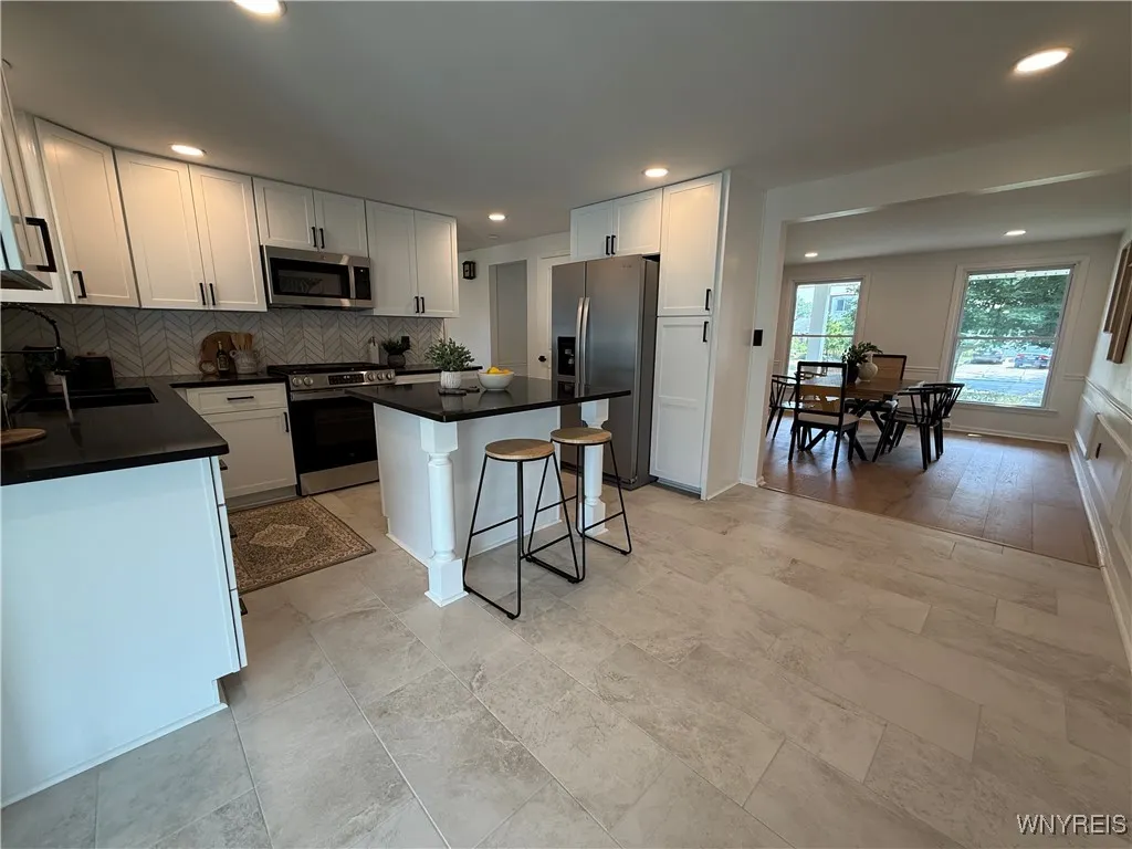 161 Sundown, Amherst, New York 14221, Amherst, New York 14221, 4 Bedrooms Bedrooms, 10 Rooms Rooms,1 BathroomBathrooms,Residential Lease,For Rent,161 Sundown, Amherst, New York 14221,B1628321