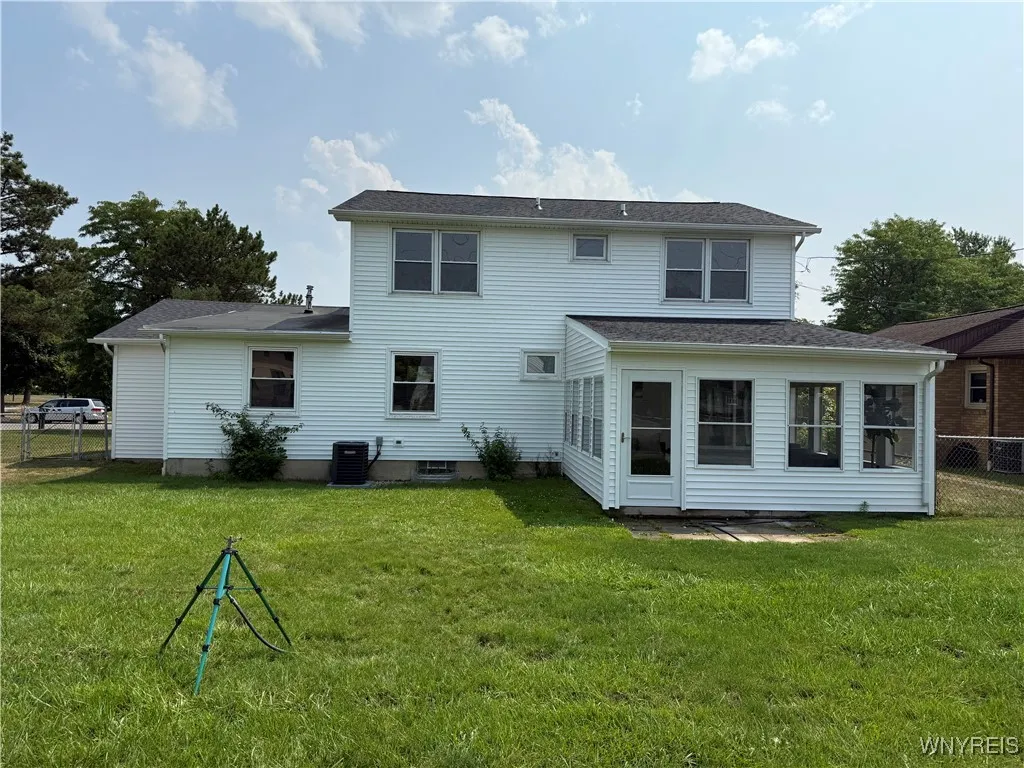 161 Sundown, Amherst, New York 14221, Amherst, New York 14221, 4 Bedrooms Bedrooms, 10 Rooms Rooms,1 BathroomBathrooms,Residential Lease,For Rent,161 Sundown, Amherst, New York 14221,B1628321