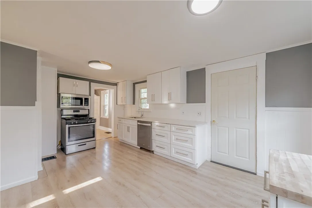 177 Fernwood Avenue, Rochester, New York 14621, Rochester, New York 14621, 2 Bedrooms Bedrooms, ,2 BathroomsBathrooms,Residential,Closed,177 Fernwood Avenue, Rochester, New York 14621,0,R1628110