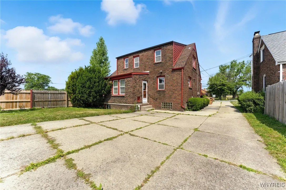 841 Cleveland Drive, Cheektowaga, New York 14225, Cheektowaga, New York 14225, 6 Bedrooms Bedrooms, 10 Rooms Rooms,1 BathroomBathrooms,Residential,For Sale,841 Cleveland Drive, Cheektowaga, New York 14225,B1627793