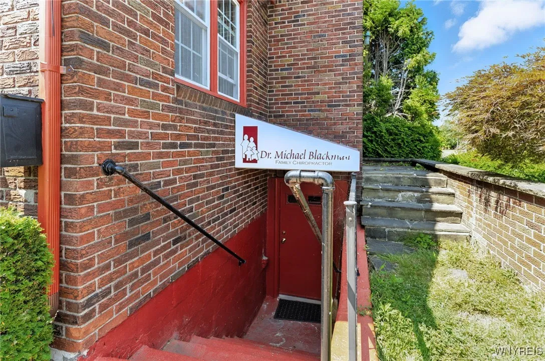 841 Cleveland Drive, Cheektowaga, New York 14225, Cheektowaga, New York 14225, 6 Bedrooms Bedrooms, 10 Rooms Rooms,1 BathroomBathrooms,Residential,For Sale,841 Cleveland Drive, Cheektowaga, New York 14225,B1627793