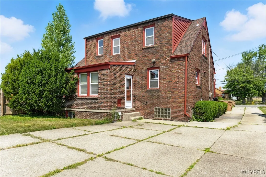 841 Cleveland Drive, Cheektowaga, New York 14225, Cheektowaga, New York 14225, 6 Bedrooms Bedrooms, 10 Rooms Rooms,1 BathroomBathrooms,Residential,For Sale,841 Cleveland Drive, Cheektowaga, New York 14225,B1627793