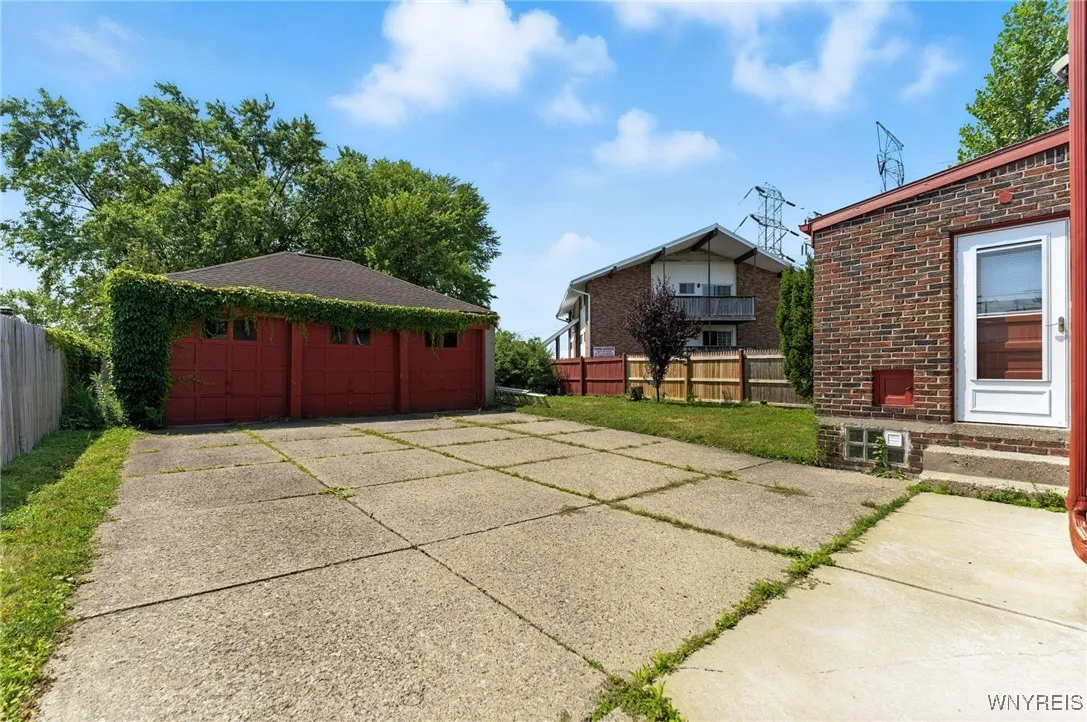 841 Cleveland Drive, Cheektowaga, New York 14225, Cheektowaga, New York 14225, 6 Bedrooms Bedrooms, 10 Rooms Rooms,1 BathroomBathrooms,Residential,For Sale,841 Cleveland Drive, Cheektowaga, New York 14225,B1627793