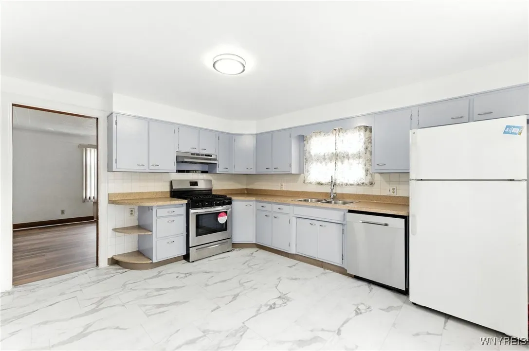 841 Cleveland Drive, Cheektowaga, New York 14225, Cheektowaga, New York 14225, 6 Bedrooms Bedrooms, 10 Rooms Rooms,1 BathroomBathrooms,Residential,For Sale,841 Cleveland Drive, Cheektowaga, New York 14225,B1627793