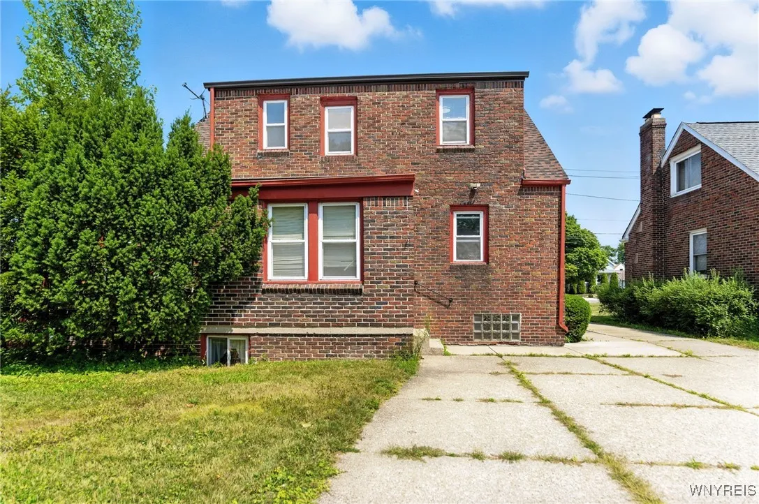 841 Cleveland Drive, Cheektowaga, New York 14225, Cheektowaga, New York 14225, 6 Bedrooms Bedrooms, 10 Rooms Rooms,1 BathroomBathrooms,Residential,For Sale,841 Cleveland Drive, Cheektowaga, New York 14225,B1627793