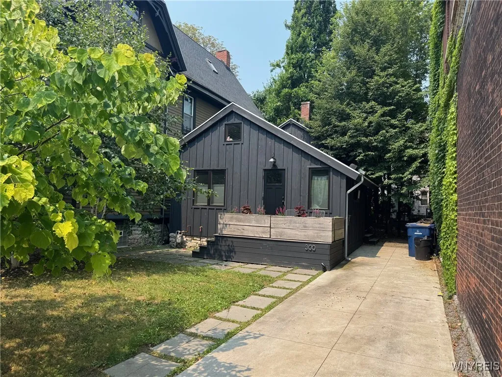 300 Jersey Street, Buffalo, New York 14201, Buffalo, New York 14201, 2 Bedrooms Bedrooms, 4 Rooms Rooms,1 BathroomBathrooms,Residential,For Sale,300 Jersey Street, Buffalo, New York 14201,B1627181
