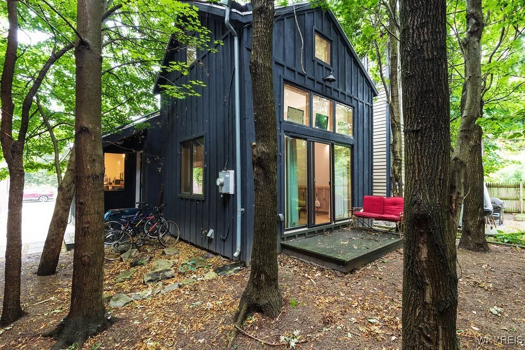300 Jersey Street, Buffalo, New York 14201, Buffalo, New York 14201, 2 Bedrooms Bedrooms, 4 Rooms Rooms,1 BathroomBathrooms,Residential,For Sale,300 Jersey Street, Buffalo, New York 14201,B1627181
