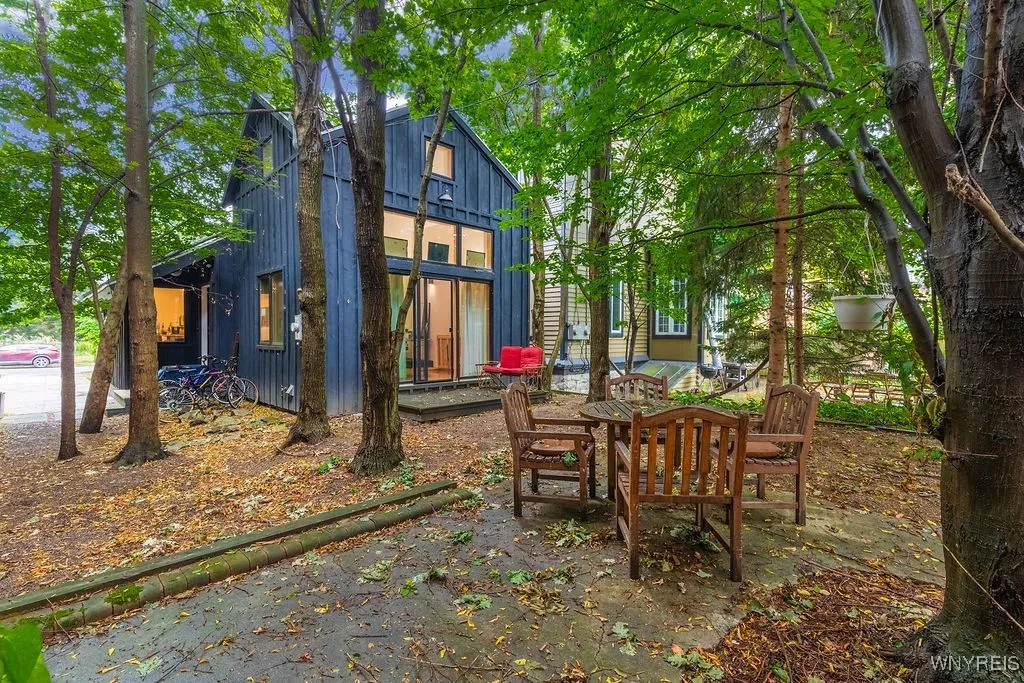 300 Jersey Street, Buffalo, New York 14201, Buffalo, New York 14201, 2 Bedrooms Bedrooms, 4 Rooms Rooms,1 BathroomBathrooms,Residential,For Sale,300 Jersey Street, Buffalo, New York 14201,B1627181