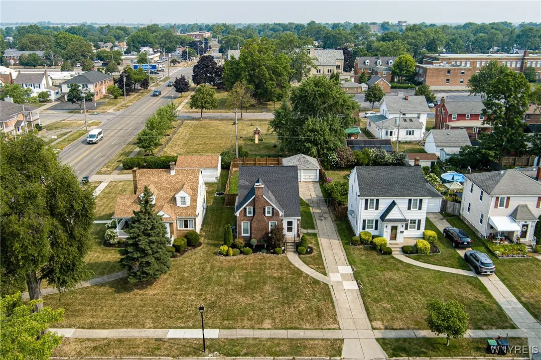 161 Hampton Parkway, Tonawanda, New York 14217, Tonawanda, New York 14217, 4 Bedrooms Bedrooms, 7 Rooms Rooms,1 BathroomBathrooms,Residential,For Sale,161 Hampton Parkway, Tonawanda, New York 14217,B1627712
