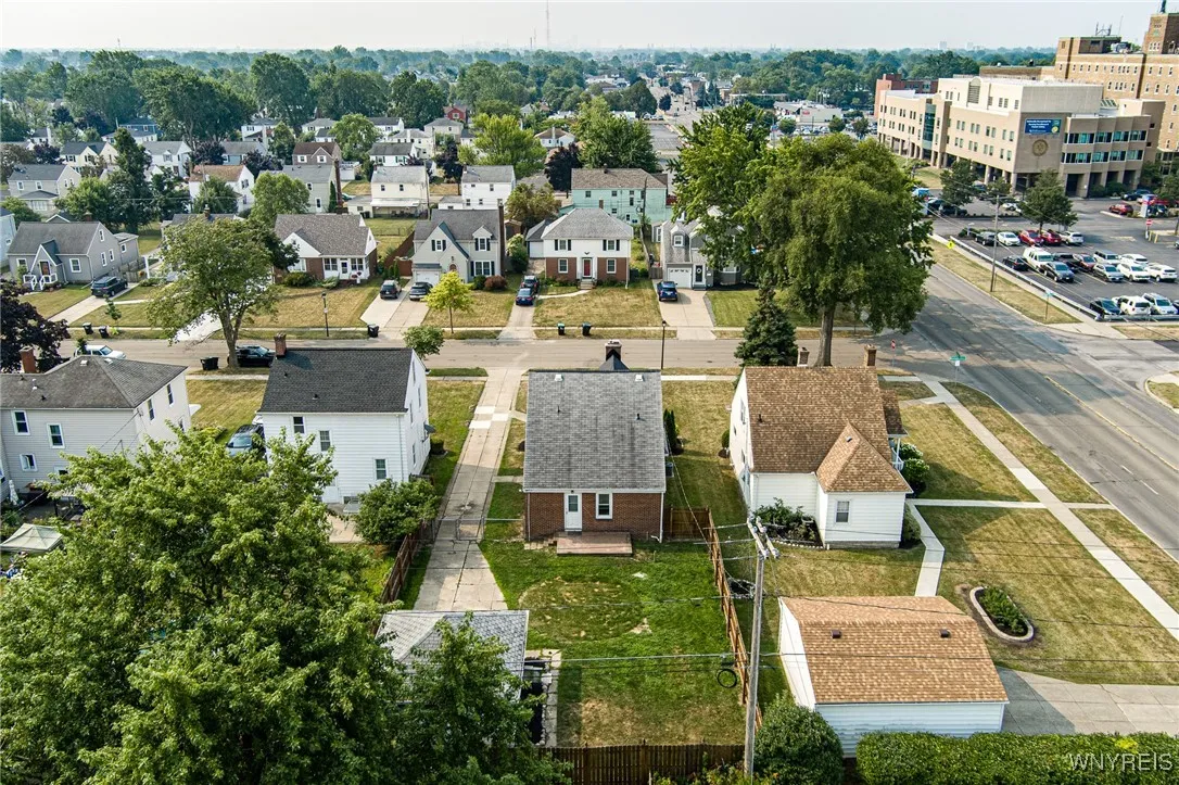 161 Hampton Parkway, Tonawanda, New York 14217, Tonawanda, New York 14217, 4 Bedrooms Bedrooms, 7 Rooms Rooms,1 BathroomBathrooms,Residential,For Sale,161 Hampton Parkway, Tonawanda, New York 14217,B1627712