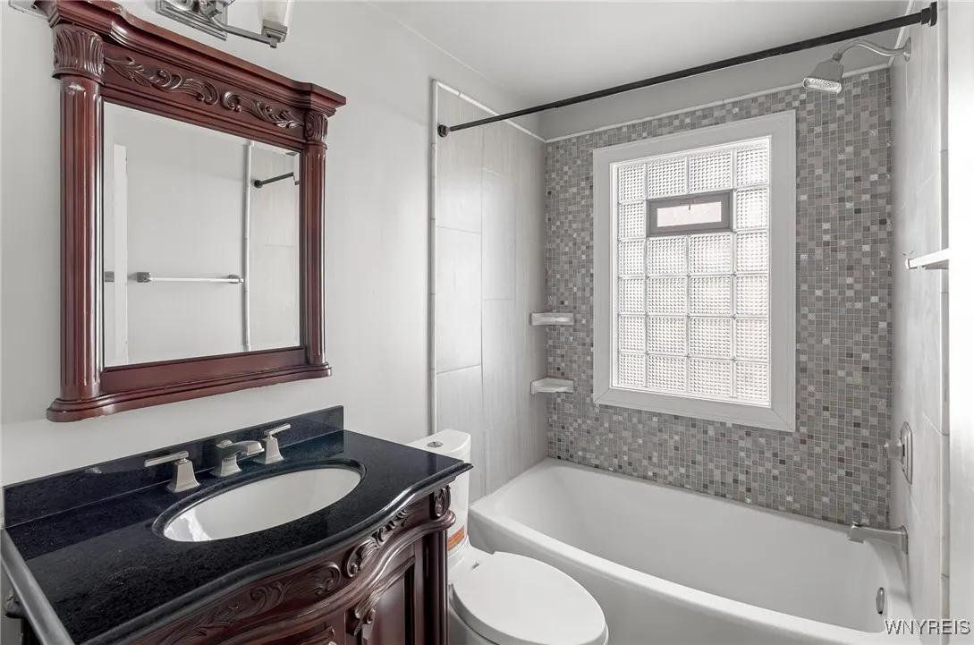 161 Hampton Parkway, Tonawanda, New York 14217, Tonawanda, New York 14217, 4 Bedrooms Bedrooms, 7 Rooms Rooms,1 BathroomBathrooms,Residential,For Sale,161 Hampton Parkway, Tonawanda, New York 14217,B1627712
