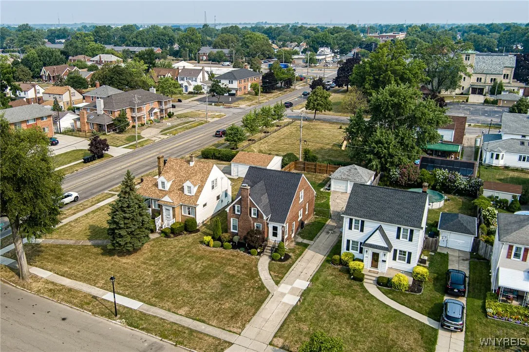 161 Hampton Parkway, Tonawanda, New York 14217, Tonawanda, New York 14217, 4 Bedrooms Bedrooms, 7 Rooms Rooms,1 BathroomBathrooms,Residential,For Sale,161 Hampton Parkway, Tonawanda, New York 14217,B1627712