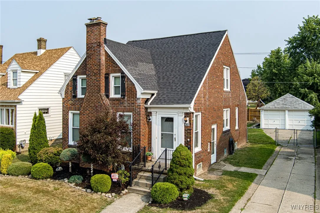 161 Hampton Parkway, Tonawanda, New York 14217, Tonawanda, New York 14217, 4 Bedrooms Bedrooms, 7 Rooms Rooms,1 BathroomBathrooms,Residential,For Sale,161 Hampton Parkway, Tonawanda, New York 14217,B1627712