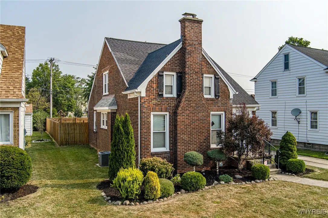 161 Hampton Parkway, Tonawanda, New York 14217, Tonawanda, New York 14217, 4 Bedrooms Bedrooms, 7 Rooms Rooms,1 BathroomBathrooms,Residential,For Sale,161 Hampton Parkway, Tonawanda, New York 14217,B1627712
