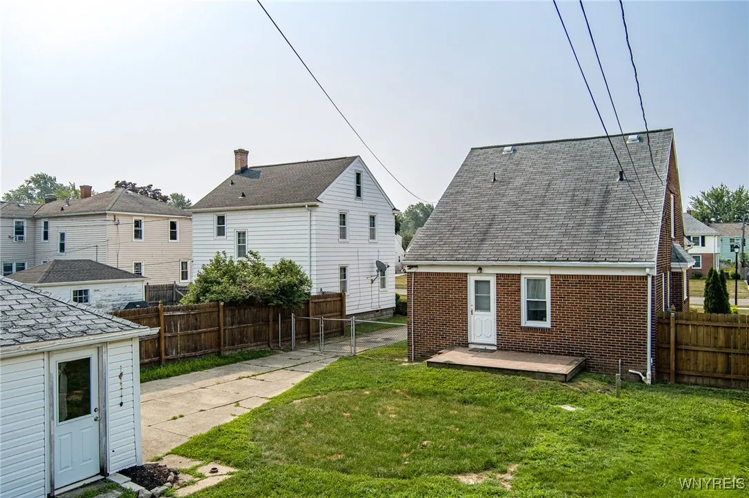 161 Hampton Parkway, Tonawanda, New York 14217, Tonawanda, New York 14217, 4 Bedrooms Bedrooms, 7 Rooms Rooms,1 BathroomBathrooms,Residential,For Sale,161 Hampton Parkway, Tonawanda, New York 14217,B1627712