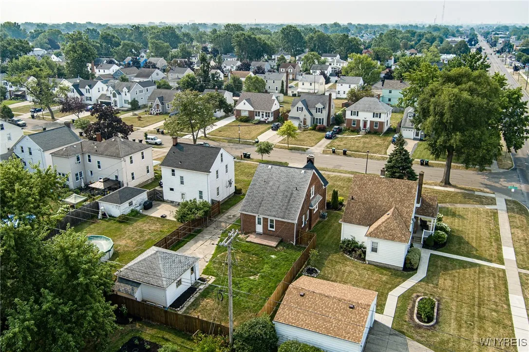 161 Hampton Parkway, Tonawanda, New York 14217, Tonawanda, New York 14217, 4 Bedrooms Bedrooms, 7 Rooms Rooms,1 BathroomBathrooms,Residential,For Sale,161 Hampton Parkway, Tonawanda, New York 14217,B1627712
