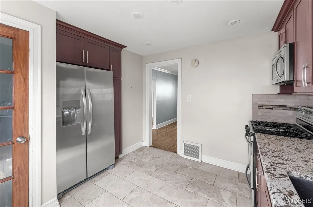 161 Hampton Parkway, Tonawanda, New York 14217, Tonawanda, New York 14217, 4 Bedrooms Bedrooms, 7 Rooms Rooms,1 BathroomBathrooms,Residential,For Sale,161 Hampton Parkway, Tonawanda, New York 14217,B1627712