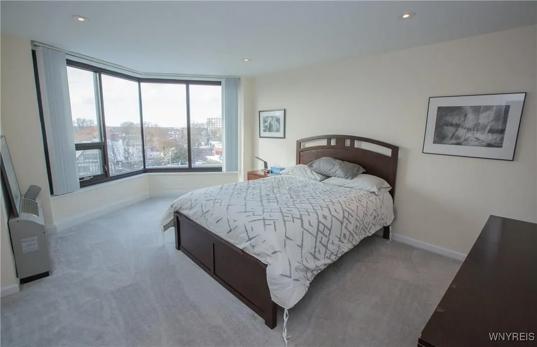 849 Delaware Ave 605, Buffalo, New York 14209, Buffalo, New York 14209, 2 Bedrooms Bedrooms, 6 Rooms Rooms,1 BathroomBathrooms,Residential,For Sale,849 Delaware Ave 605, Buffalo, New York 14209,B1599246
