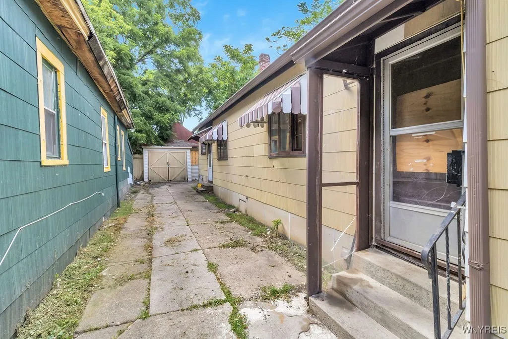 90 Coit Street, Buffalo, New York 14206, Buffalo, New York 14206, 4 Bedrooms Bedrooms, ,2 BathroomsBathrooms,Residential,For Sale,90 Coit Street, Buffalo, New York 14206,B1627432