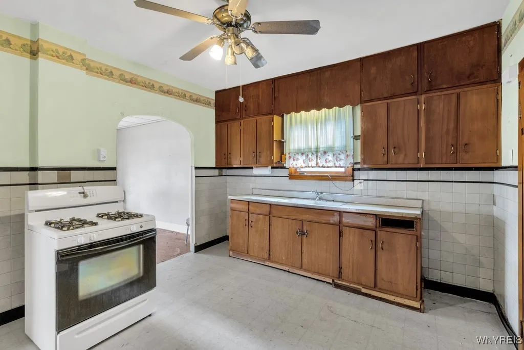90 Coit Street, Buffalo, New York 14206, Buffalo, New York 14206, 4 Bedrooms Bedrooms, ,2 BathroomsBathrooms,Residential,For Sale,90 Coit Street, Buffalo, New York 14206,B1627432