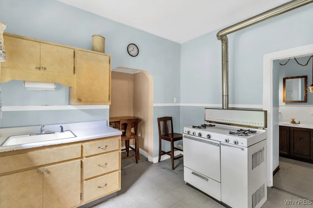 90 Coit Street, Buffalo, New York 14206, Buffalo, New York 14206, 4 Bedrooms Bedrooms, ,2 BathroomsBathrooms,Residential,For Sale,90 Coit Street, Buffalo, New York 14206,B1627432