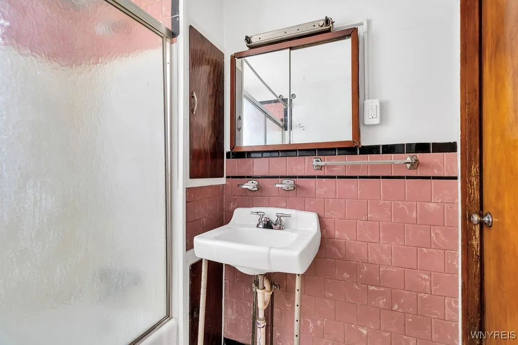 90 Coit Street, Buffalo, New York 14206, Buffalo, New York 14206, 4 Bedrooms Bedrooms, ,2 BathroomsBathrooms,Residential,For Sale,90 Coit Street, Buffalo, New York 14206,B1627432