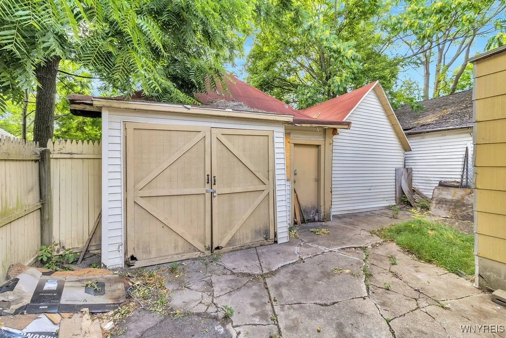 90 Coit Street, Buffalo, New York 14206, Buffalo, New York 14206, 4 Bedrooms Bedrooms, ,2 BathroomsBathrooms,Residential,For Sale,90 Coit Street, Buffalo, New York 14206,B1627432