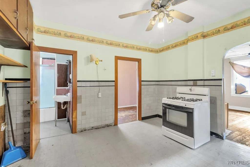 90 Coit Street, Buffalo, New York 14206, Buffalo, New York 14206, 4 Bedrooms Bedrooms, ,2 BathroomsBathrooms,Residential,For Sale,90 Coit Street, Buffalo, New York 14206,B1627432