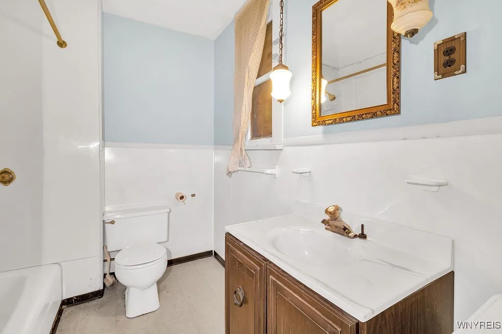 90 Coit Street, Buffalo, New York 14206, Buffalo, New York 14206, 4 Bedrooms Bedrooms, ,2 BathroomsBathrooms,Residential,For Sale,90 Coit Street, Buffalo, New York 14206,B1627432