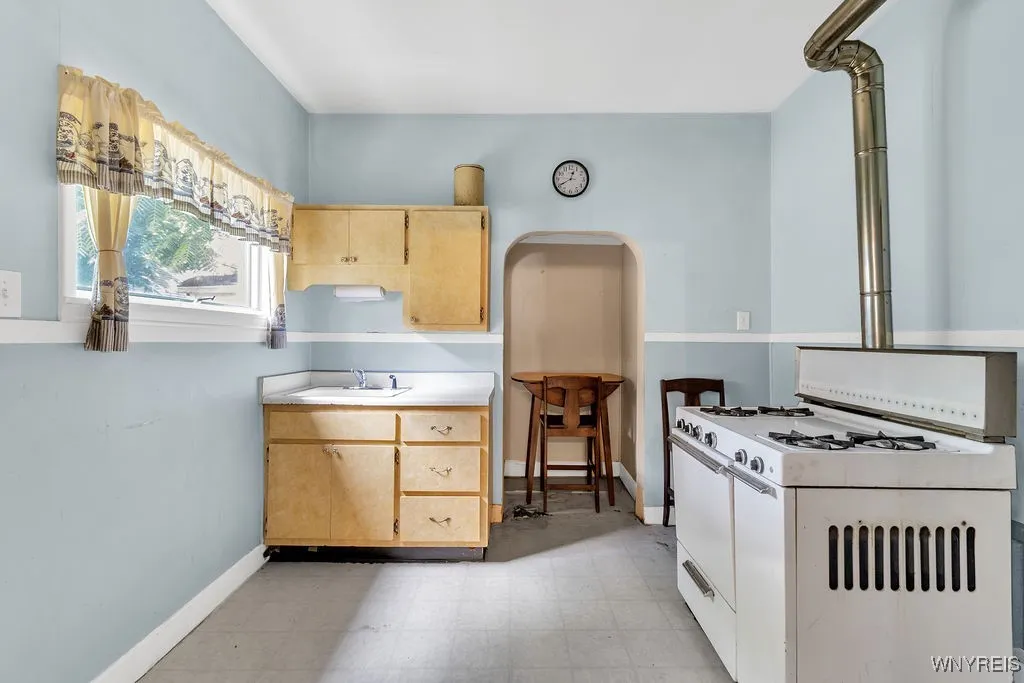 90 Coit Street, Buffalo, New York 14206, Buffalo, New York 14206, 4 Bedrooms Bedrooms, ,2 BathroomsBathrooms,Residential,For Sale,90 Coit Street, Buffalo, New York 14206,B1627432