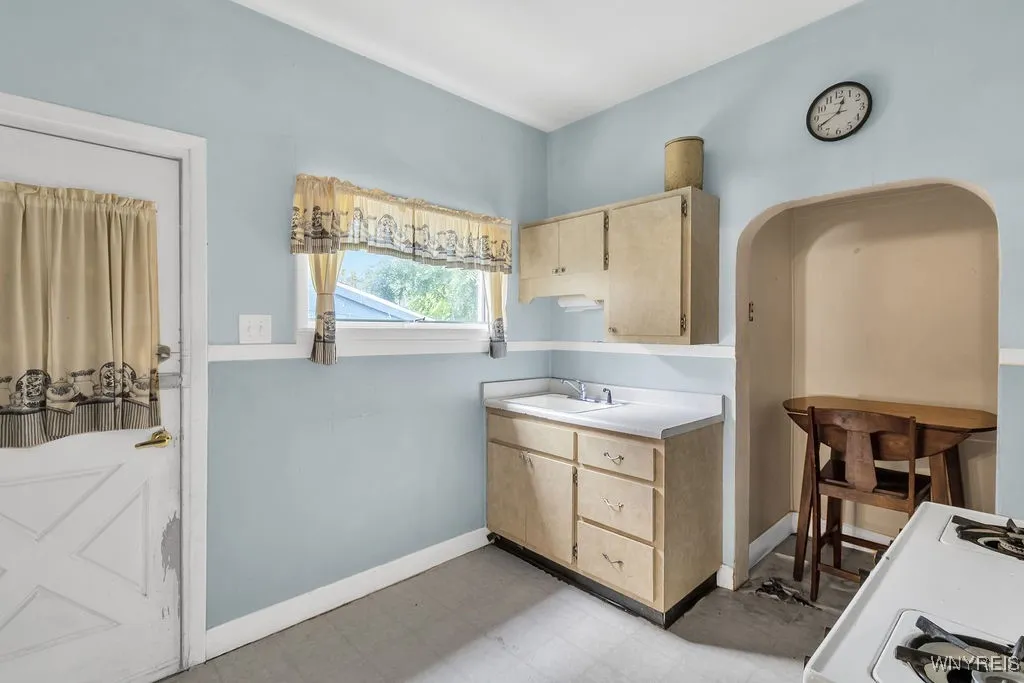90 Coit Street, Buffalo, New York 14206, Buffalo, New York 14206, 4 Bedrooms Bedrooms, ,2 BathroomsBathrooms,Residential,For Sale,90 Coit Street, Buffalo, New York 14206,B1627432