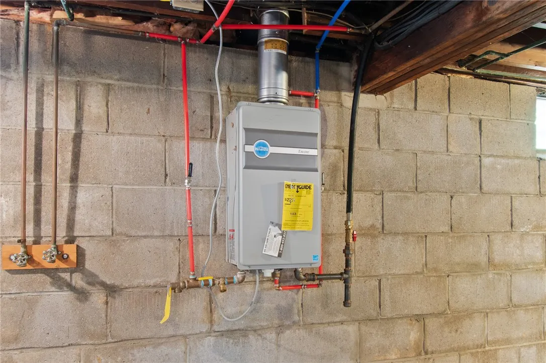 2447 Walworth Marion Road, Walworth, New York 1456, Walworth, New York 14568, 4 Bedrooms Bedrooms, 6 Rooms Rooms,1 BathroomBathrooms,Residential,Closed,2447 Walworth Marion Road, Walworth, New York 1456,0,R1627577